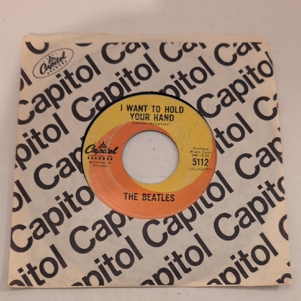Single 45 The Beatles Vinyl Record - I Want to Hold Your Hand - #5112